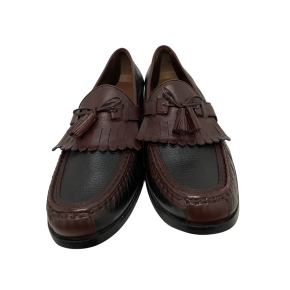 Mens Johnston & Murphy Aragon II Kiltie Tassel Loafer in Black/Mahogan.